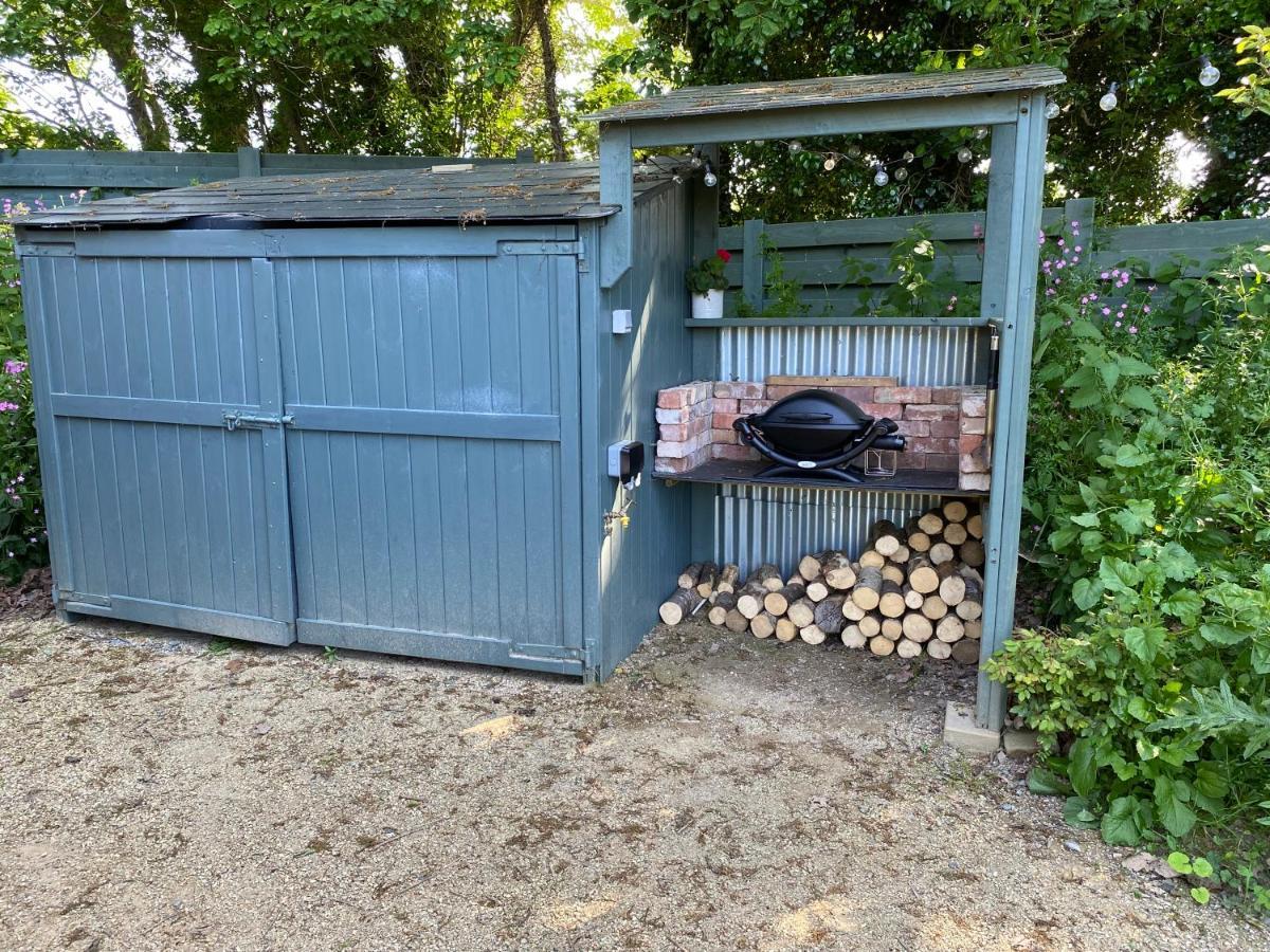 Cosy Double Shepherds Hut In Beautiful Wicklow With Underfloor Heating Throughout Rathnew エクステリア 写真